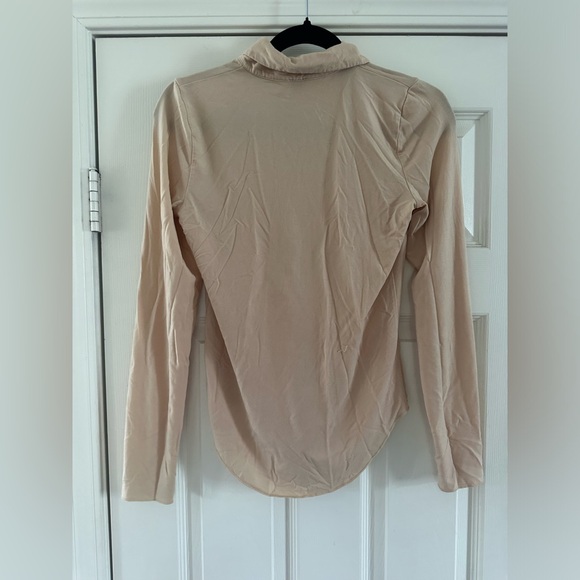Aritzia Wilfred taupe beige button down long sleeve collar blouse top size small - Picture 5 of 5